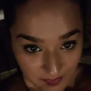 Meet your Posher, Hira